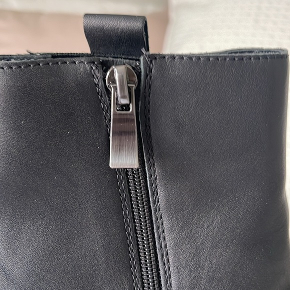 👢 CLARKS Mable Easy black leather boot, size 9 1/2. - Picture 12 of 16